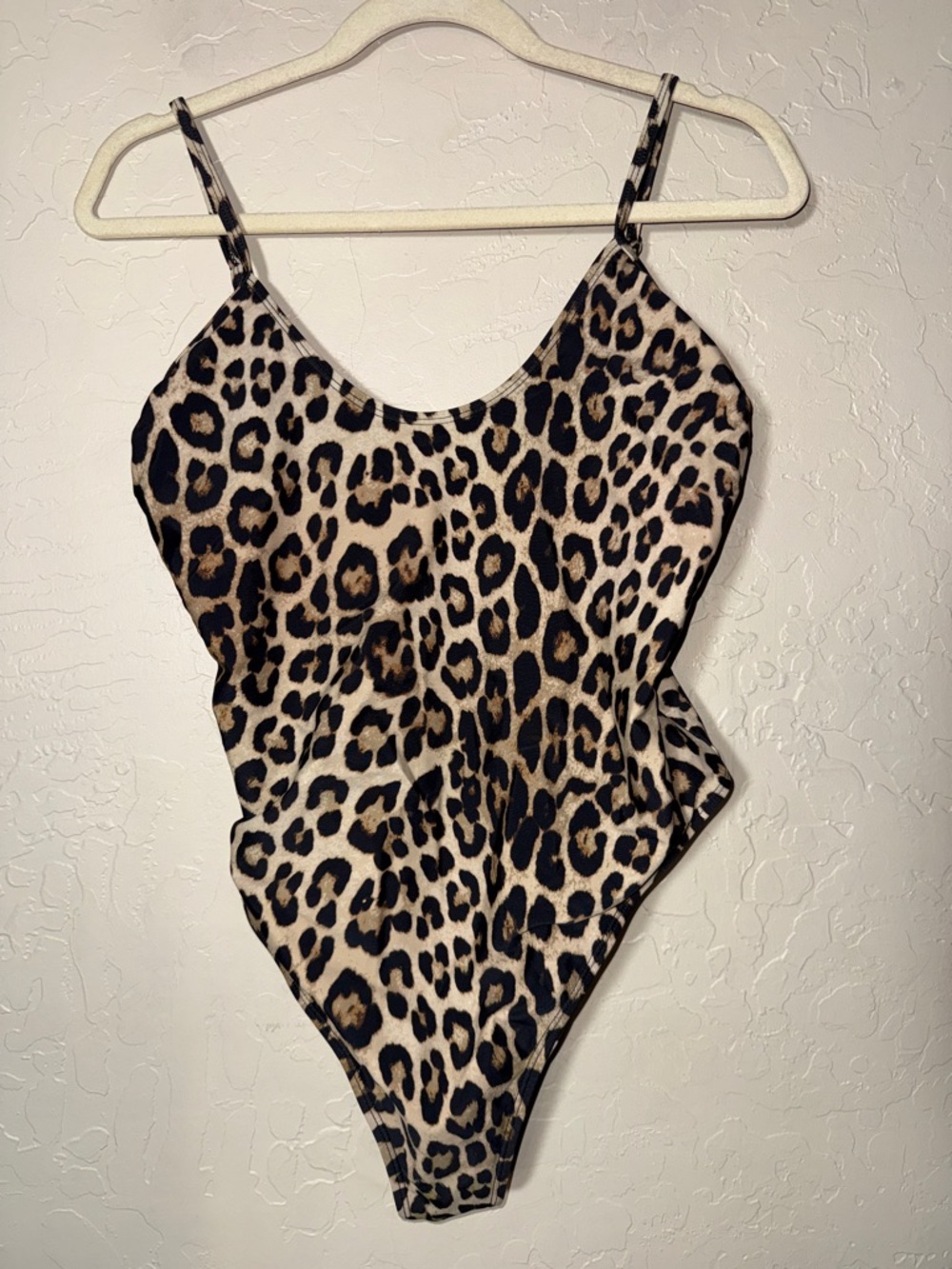 Good American leopard animal
Print high cut cheeky open back one piece size 3 - Picture 6 of 6